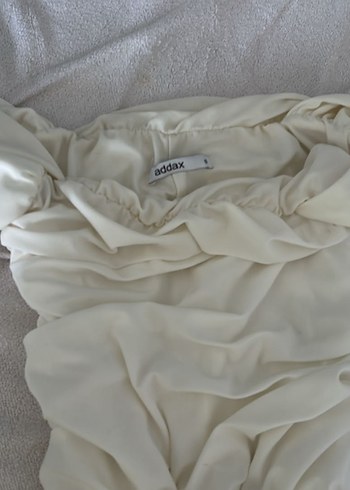 Beyaz düşük omuzlu vucudu saran vucudu toparlayan elbise - Görsel 3