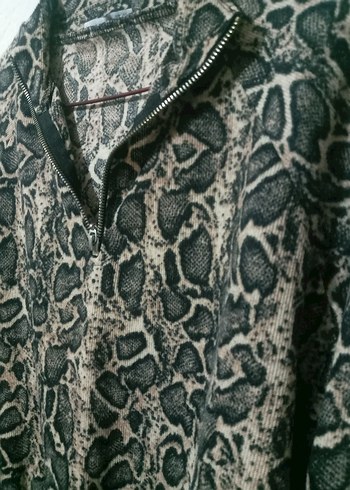 Yılan Desenli Uzun Kollu Kısa Bluz - Görsel 4