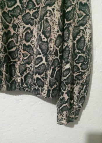 Yılan Desenli Uzun Kollu Kısa Bluz - Görsel 3