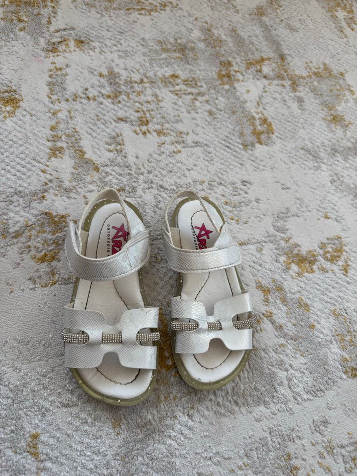 Kız Çocuk Beyaz Tokalı Sandalet - Görsel 2