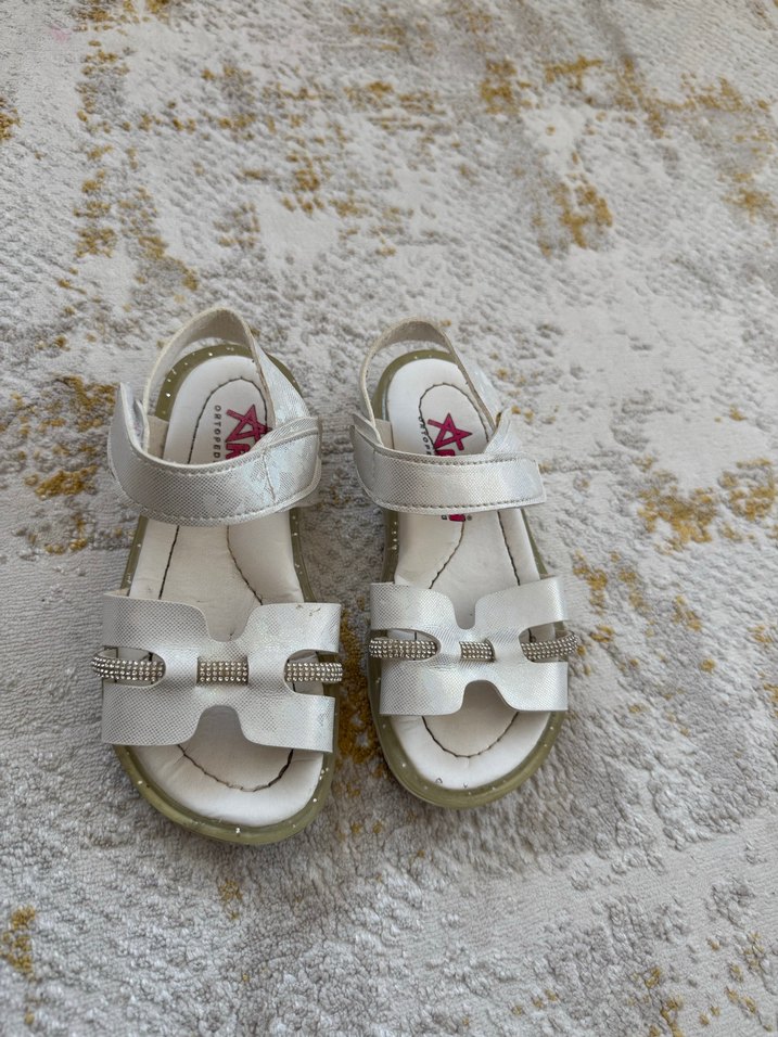 Kız Çocuk Beyaz Tokalı Sandalet - Görsel 3