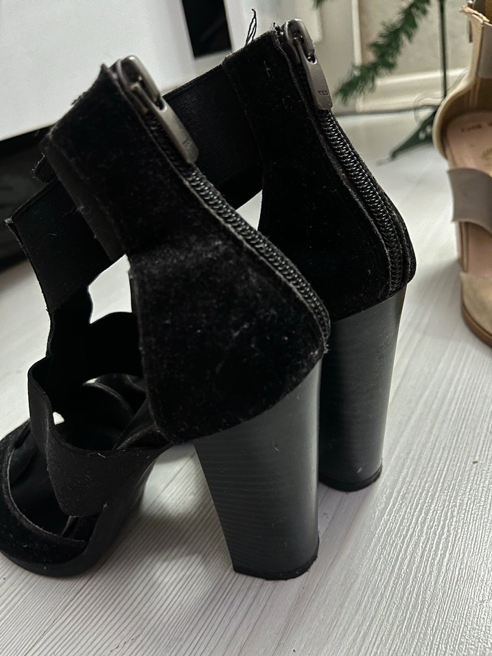Siyah Gotik Dolgu Topuklu Kadın Akşam Ayakkabısı - Görsel 2