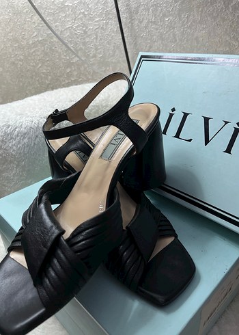 İLVİ Siyah Tokalı Kadın Topuklu Sandalet - Görsel 3