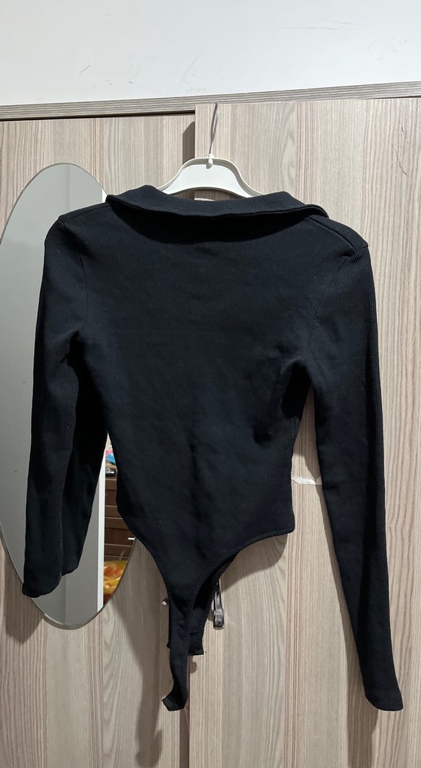 Siyah V Yaka Düğmeli Uzun Kollu Kadın Bluz - Görsel 3