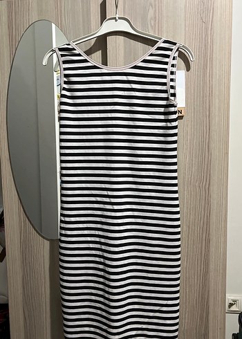 V Yaka Çizgili Uzun Kadın Elbise - Görsel 2