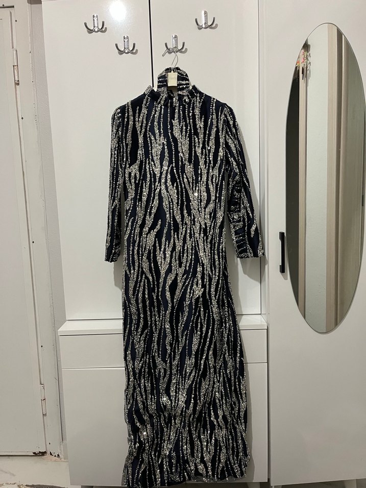 Zebra Desenli Uzun Payetli Kadın Elbise - Görsel 4