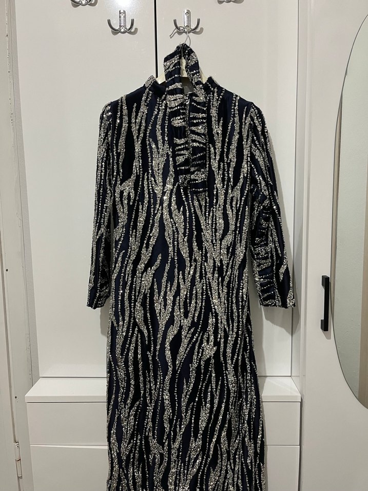 Zebra Desenli Uzun Payetli Kadın Elbise - Görsel 5