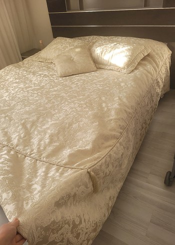 Nakışlı krem Yatak Örtüsü Püsküllü - Görsel 5