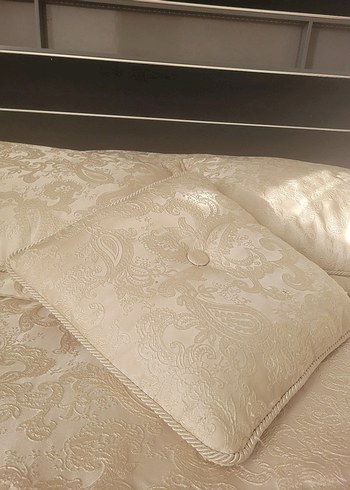 Nakışlı krem Yatak Örtüsü Püsküllü - Görsel 4