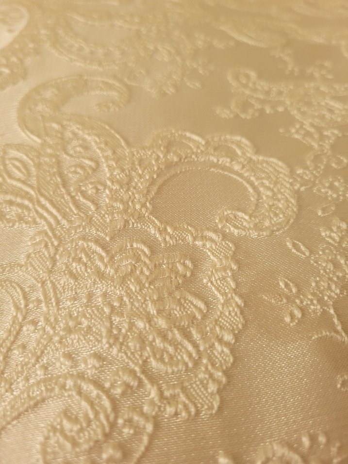 Nakışlı krem Yatak Örtüsü Püsküllü - Görsel 2