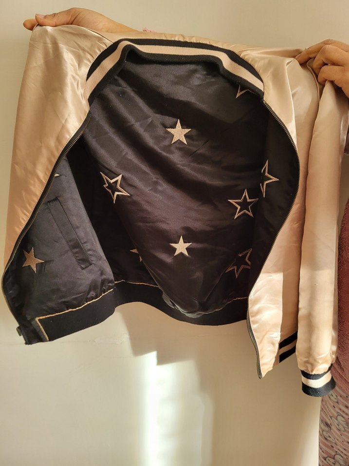 Saten Siyah Yıldız Desenli Midi Ceket - Görsel 3