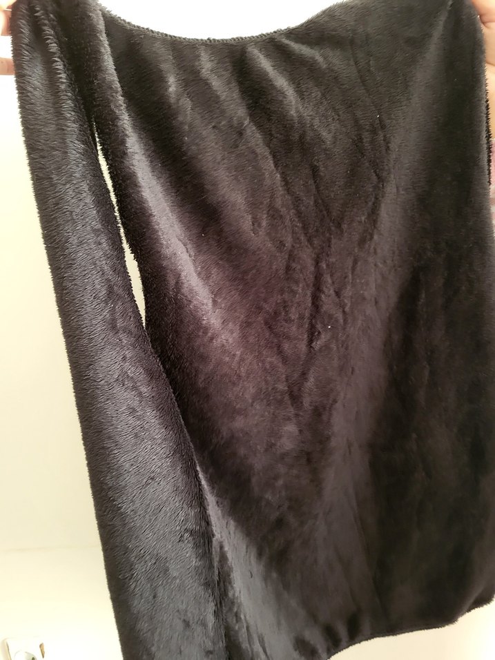 Siyah V Yaka Peluş Detaylı Hamile Yeleği - Görsel 3