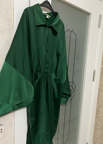 Uzun Yeşil Saten Elbise - Görsel 5