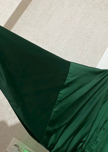 Uzun Yeşil Saten Elbise - Görsel 2