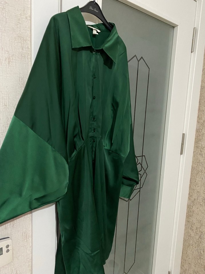 Uzun Yeşil Saten Elbise - Görsel 5