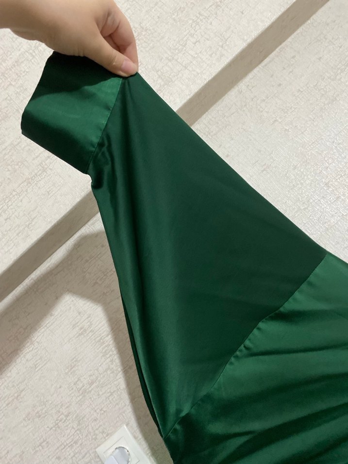 Uzun Yeşil Saten Elbise - Görsel 3