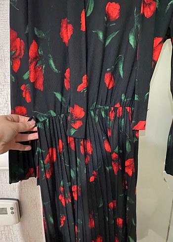 Kırmızı Çiçekli Uzun Pilili Elbise - Görsel 2