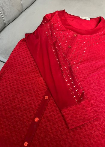 Düğmeli Kırmızı Uzun Kollu - Görsel 3