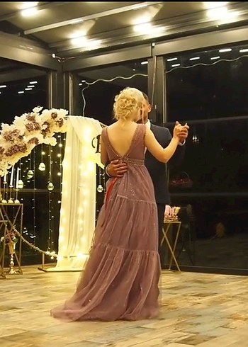 Dantel Detaylı Uzun Mor V Yakalı Abiye - Görsel 5