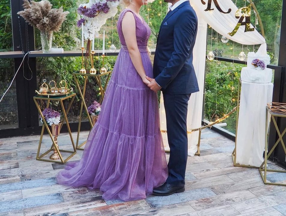 Dantel Detaylı Uzun Mor V Yakalı Abiye - Görsel 2