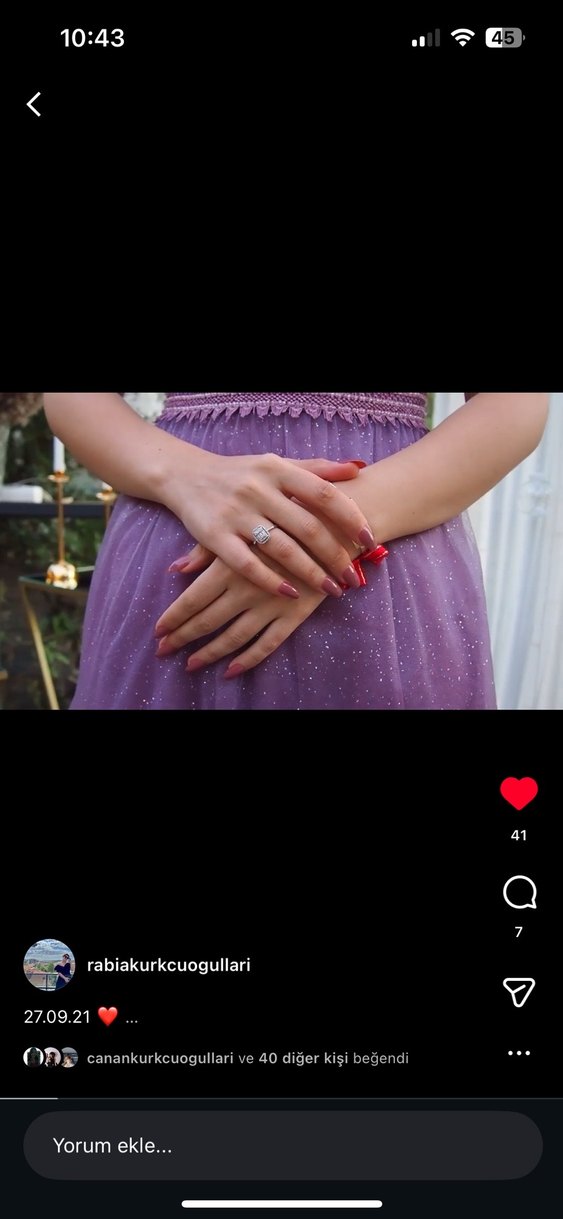 Dantel Detaylı Uzun Mor V Yakalı Abiye - Görsel 4