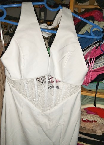 Beyaz Boyundan Baglamali Uzun Kadın Elbise - Görsel 3