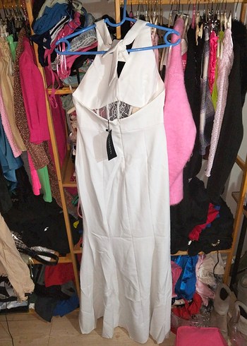 Beyaz Boyundan Baglamali Uzun Kadın Elbise - Görsel 4