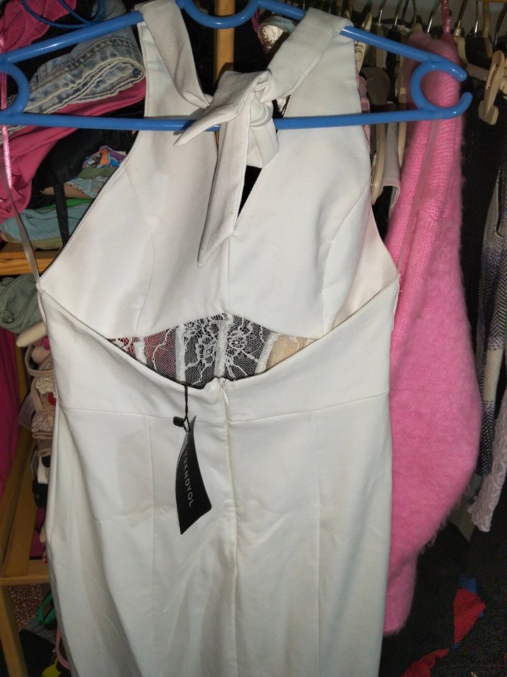 Beyaz Boyundan Baglamali Uzun Kadın Elbise - Görsel 5