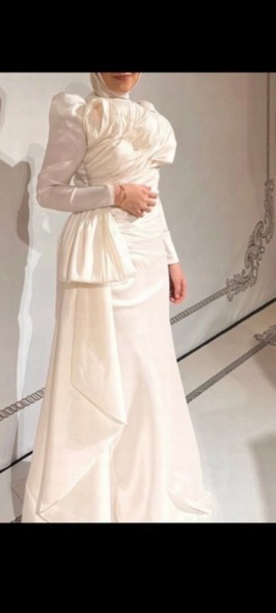 Uzun Kollu, Yüksek Yakalı Beyaz Nişan Elbisesi - Görsel 2
