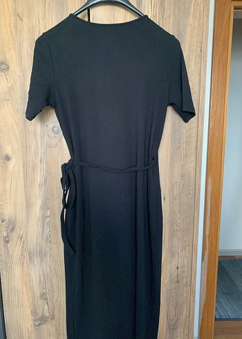 Siyah Uzun V Yaka Kısa Kollu Elbise - Görsel 3