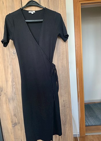 Siyah Uzun V Yaka Kısa Kollu Elbise - Görsel 2