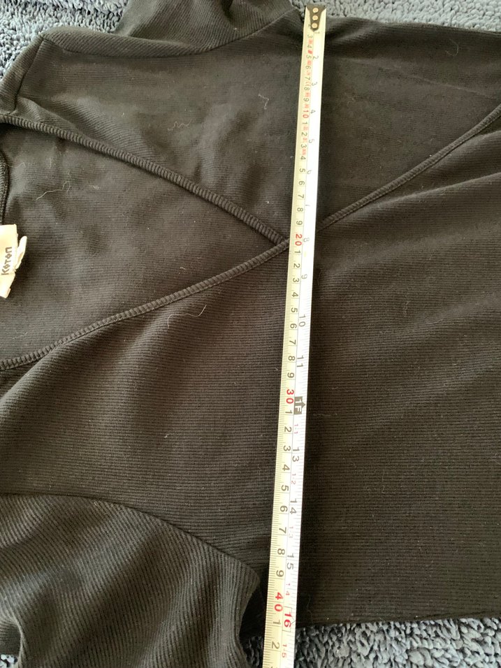 Siyah Uzun V Yaka Kısa Kollu Elbise - Görsel 4