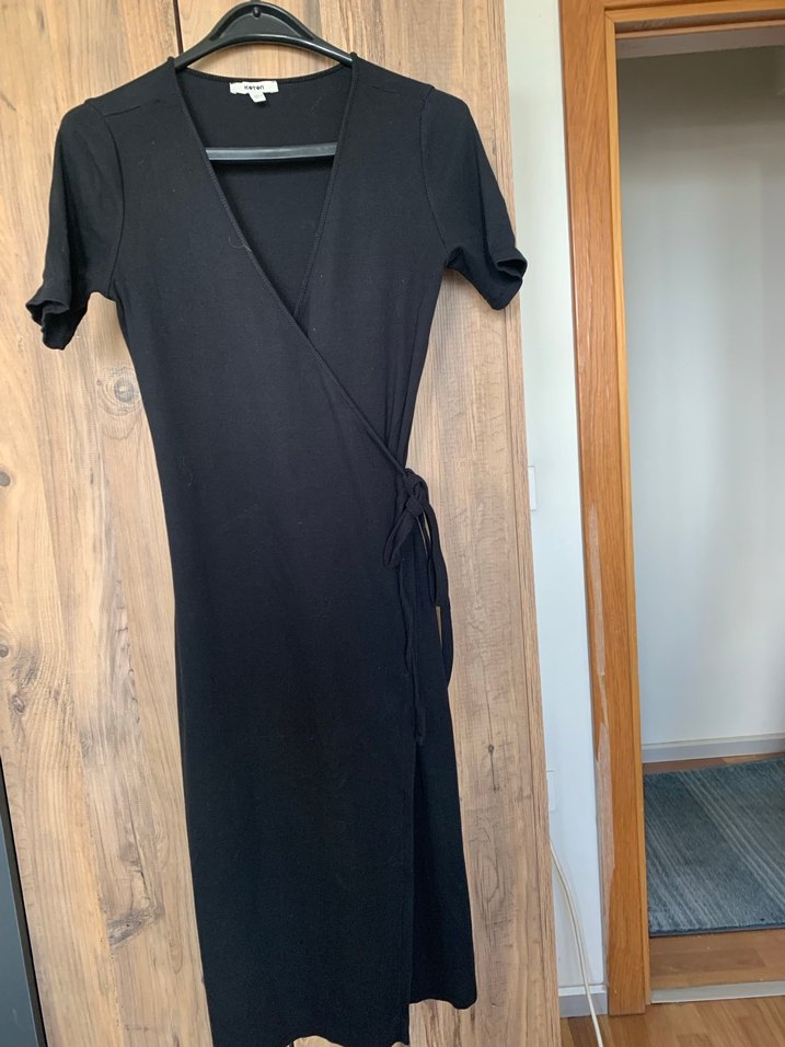 Siyah Uzun V Yaka Kısa Kollu Elbise - Görsel 2