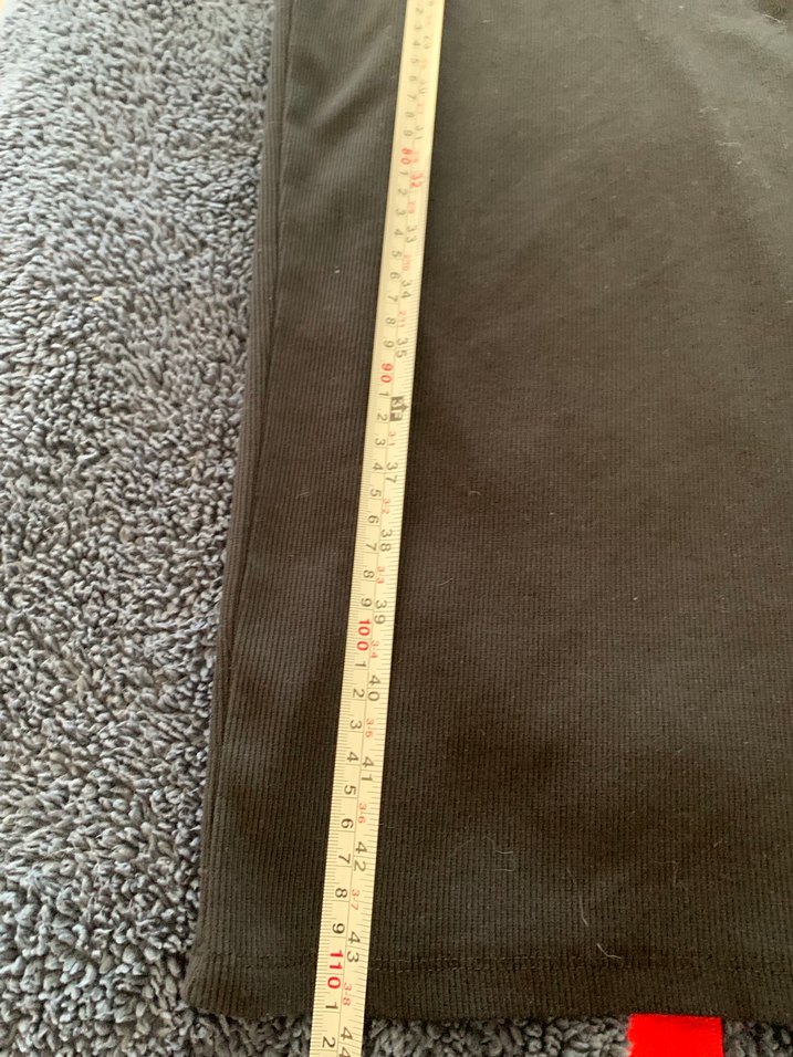 Siyah Uzun V Yaka Kısa Kollu Elbise - Görsel 5