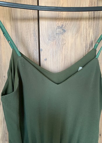 Yeşil V Yakalı Uzun Askılı astarlı tulum - Görsel 4