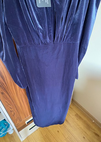 Lacivert Drapeli V Yakalı Uzun Kollu Kadife 
Abiye Elbise - Görsel 3