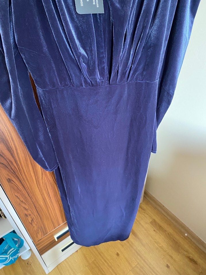 Lacivert Drapeli V Yakalı Uzun Kollu Kadife 
Abiye Elbise - Görsel 3