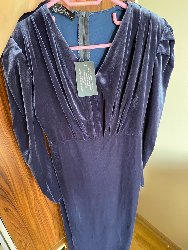 Lacivert Drapeli V Yakalı Uzun Kollu Kadife 
Abiye Elbise - Görsel 2