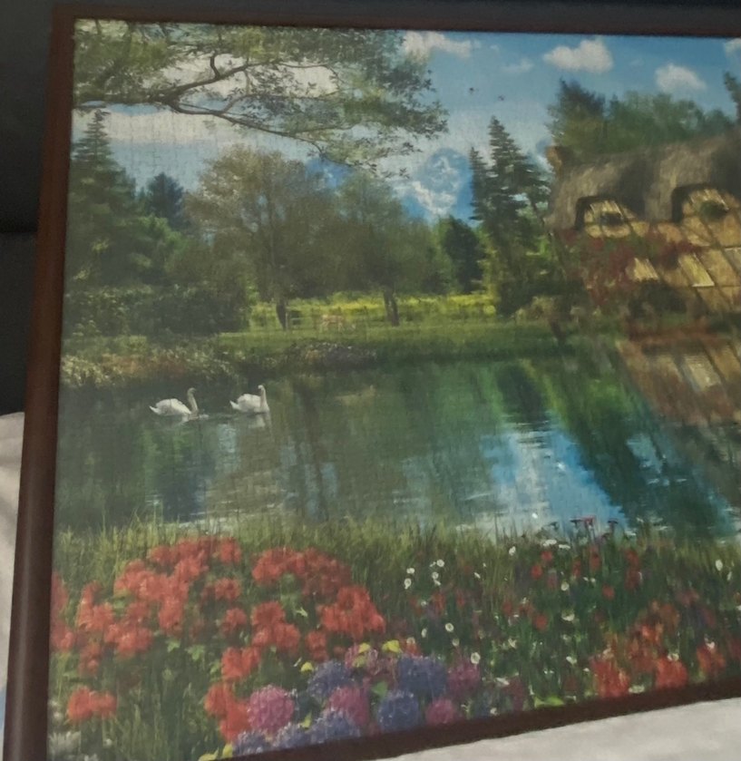 Çiçekli Bahçe ve Göl Manzaralı Puzzle - Görsel 2