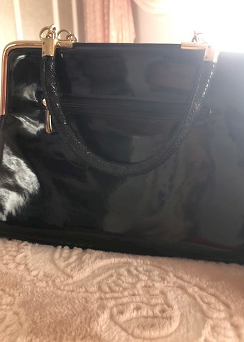 Siyah Parlak Deri Kadın Çanta - Görsel 2