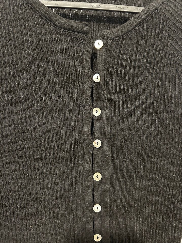 Düğmeli Siyah Kadın Kısa Hırka - Görsel 4