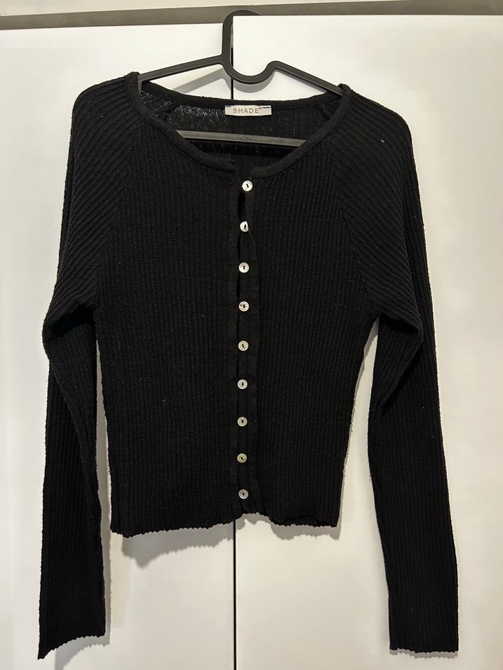 Düğmeli Siyah Kadın Kısa Hırka - Görsel 3