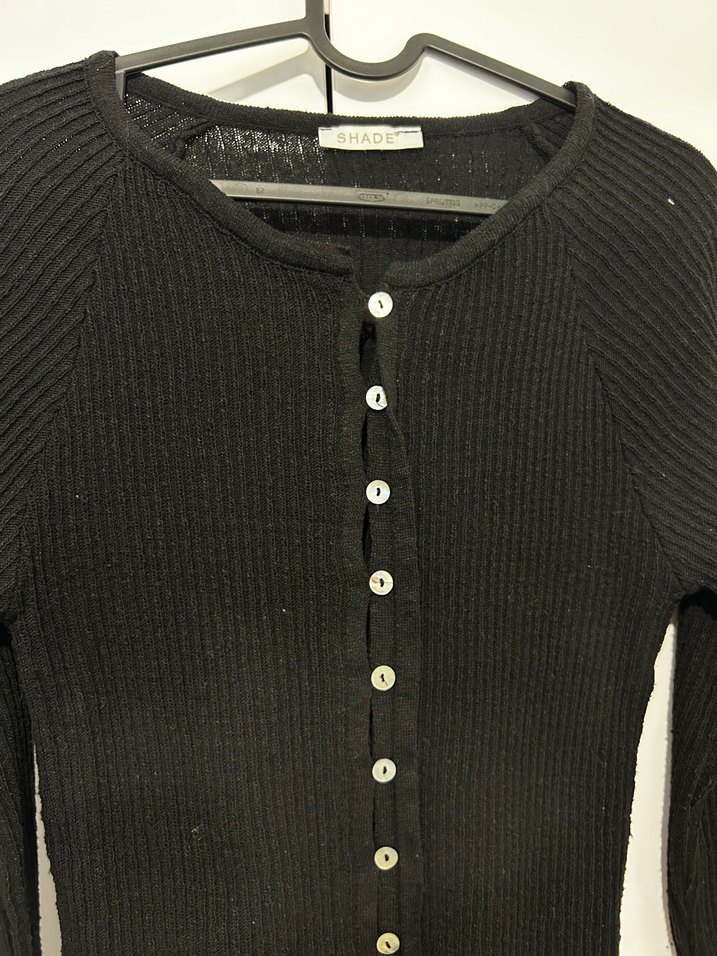 Düğmeli Siyah Kadın Kısa Hırka - Görsel 5