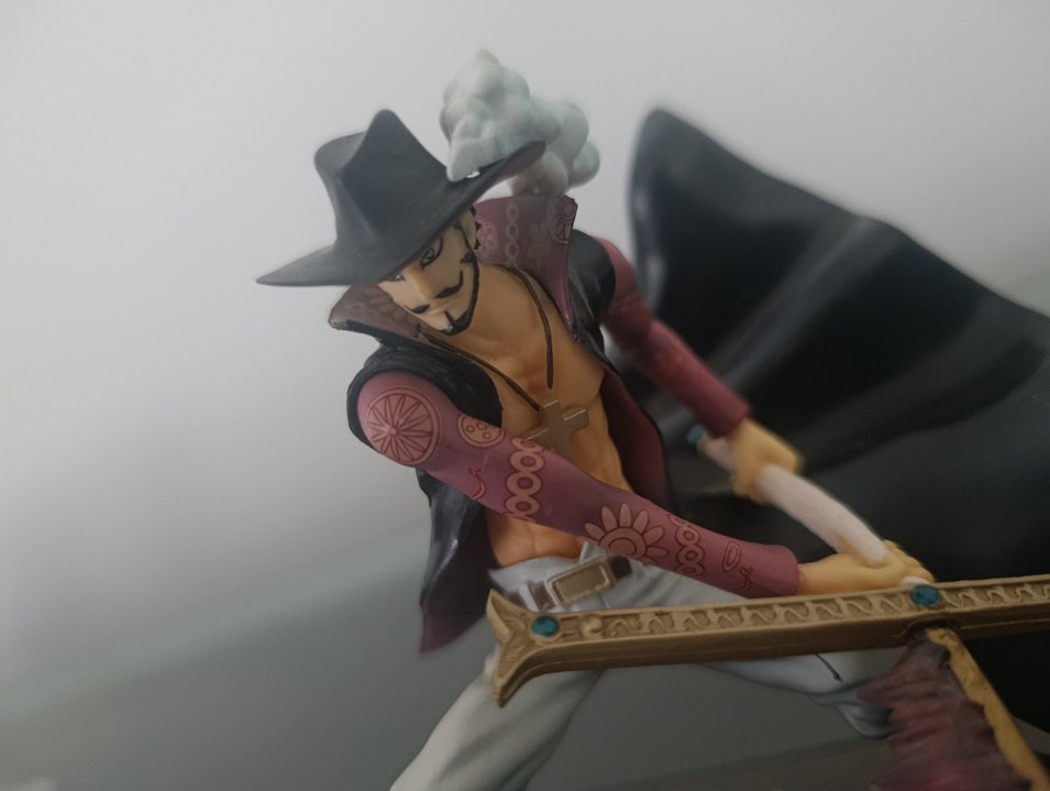 One Piece Dracule Mihawk Figürü - Görsel 2