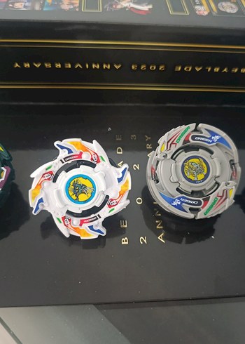 Beyblade 2023 Anniversary Edition V2 Set - Görsel 3