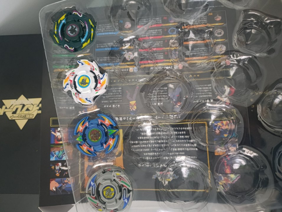 Beyblade 2023 Anniversary Edition V2 Set - Görsel 2