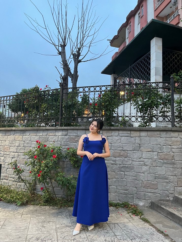 Uzun Mavi İnce Askılı Kadın Abiye Elbise - Görsel 2