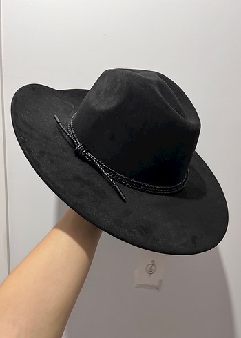 Stradivarius Siyah Süet Kemerli Kadın Şapka
