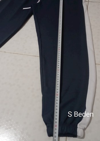 Gri ve Siyah Erkek Spor Eşofman Altı - Görsel 12