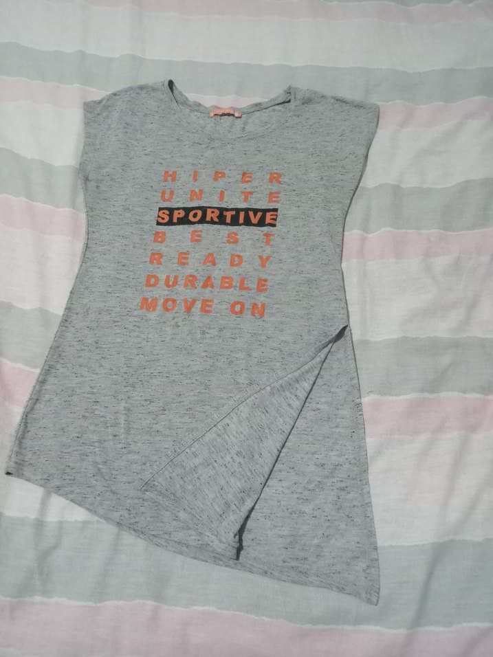 Gri V Yaka Kız Tişörtü Spor Desenli - Görsel 4